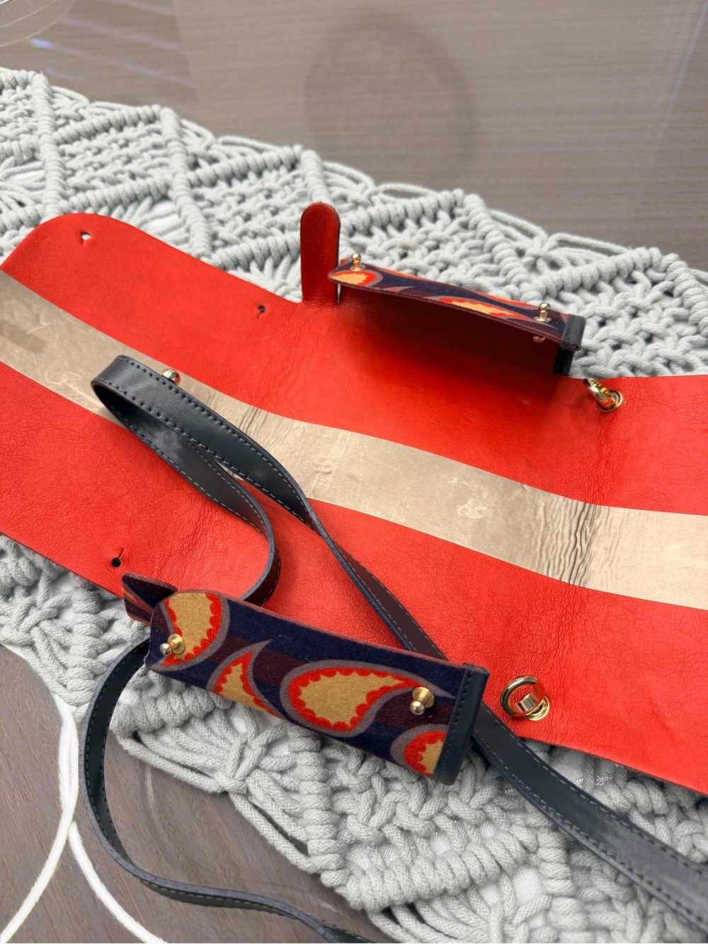 Reversible Women’s Red Patterned Crossbody Bag - Picture 4 of 9